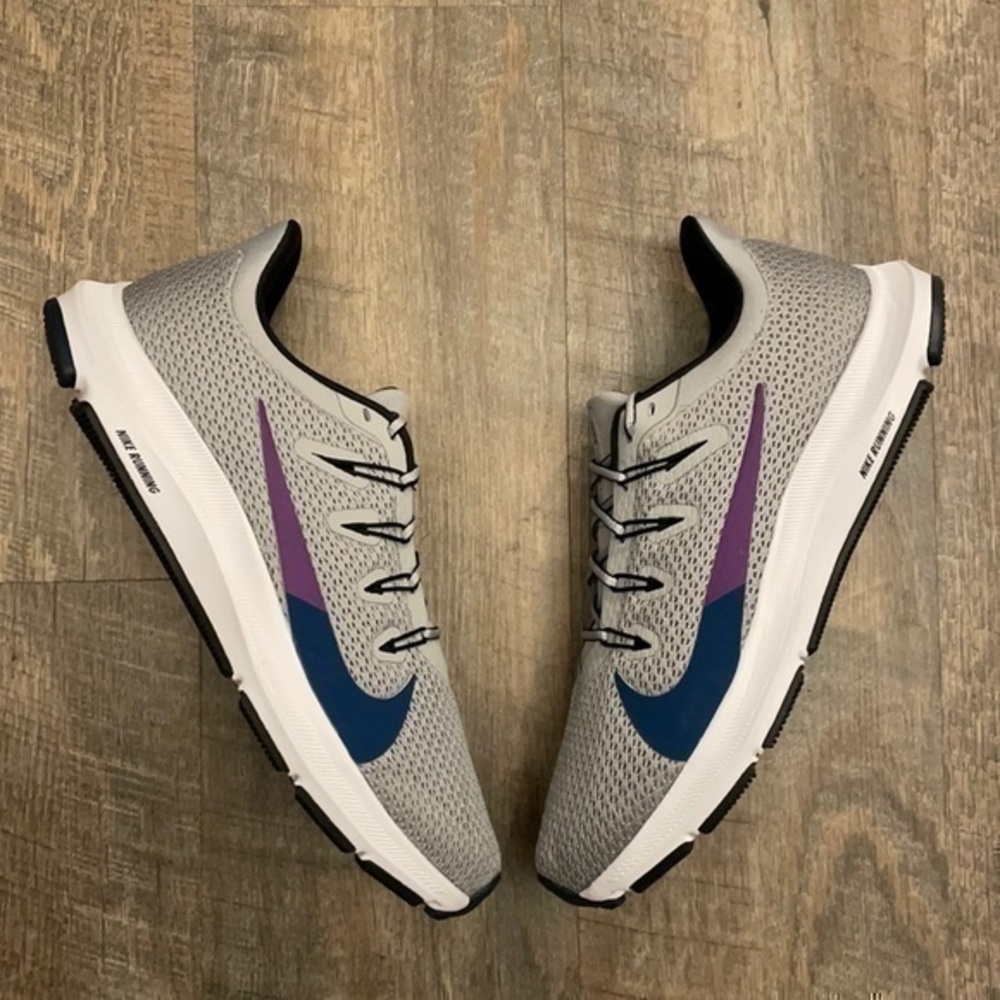Nike quest 2 Lt smoke grey/valerian blue stripe running sneakers size 7.5